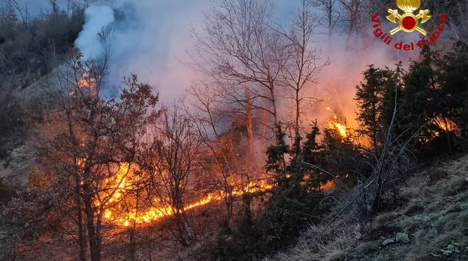 Vigili del Fuoco in azione - Incendio Aglio (Coli)