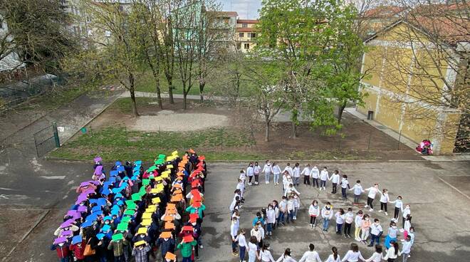 Flash mob per la pace nelle scuole piacentine