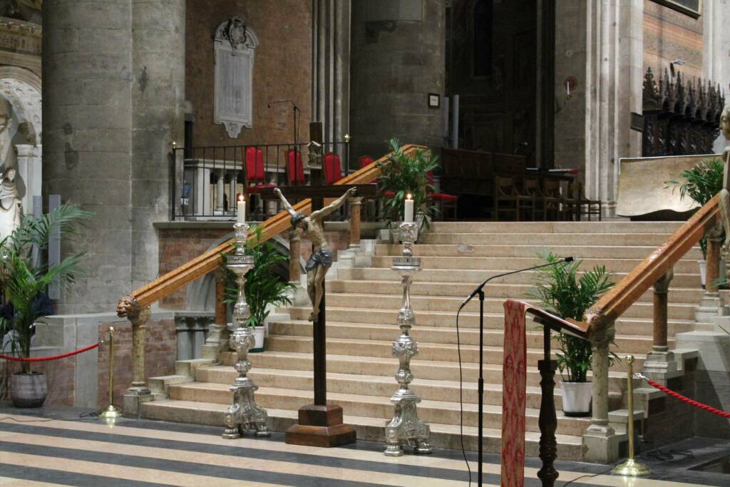 La via Crucis torna in centro in silenzio