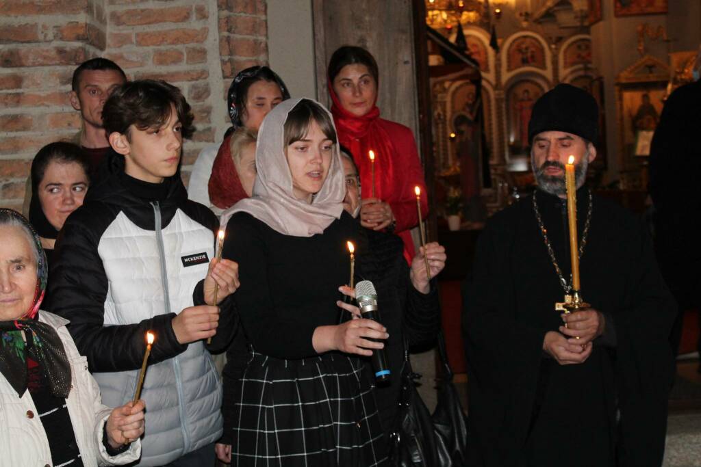 La via Crucis torna in centro in silenzio