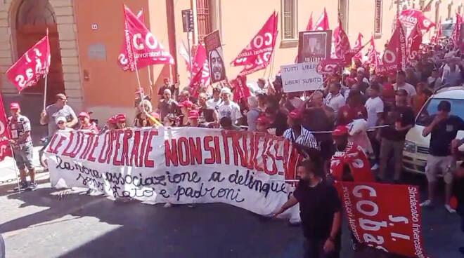 Corteo Cobas a Bologna