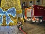 vigili fuoco albero natale in piazza