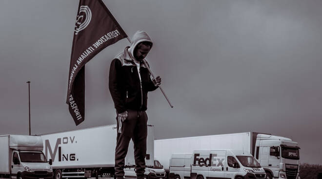 Un'immagine durante un presidio nel corso della vertenza Fedex-Tnt