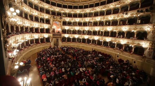 Scuole al teatro municipale