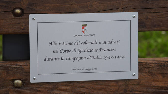 Targa in memoria delle Vittime dei coloniali francesi (foto Del Papa)
