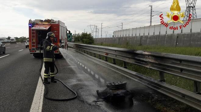 vigili del fuoco tir autostrada