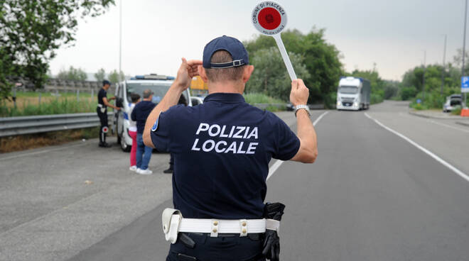 Controlli polizia locale mezzi pesanti