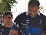 Capitan Petrusic guida in campo la squadra cadetta (foto Rugby Lyons)