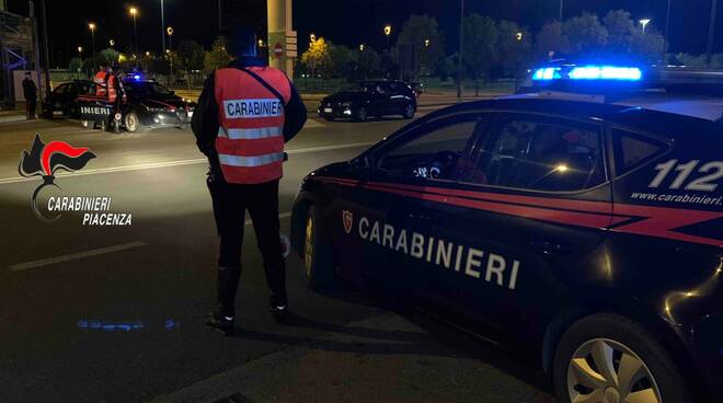 carabinieri Fiorenzuola notte