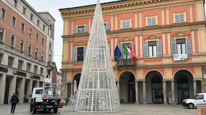 albero di Natale in piazza Mercanti