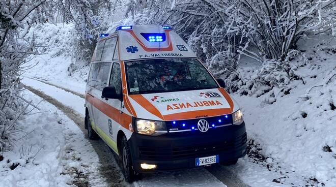 ambulanza pubblica assistenza valtrebbia neve