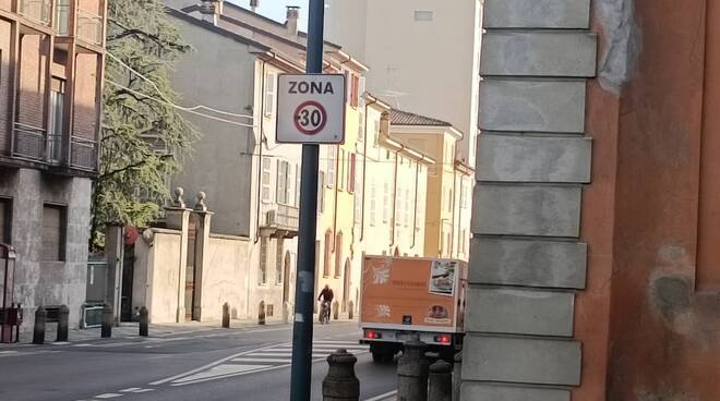 zona 30 stradone farnese