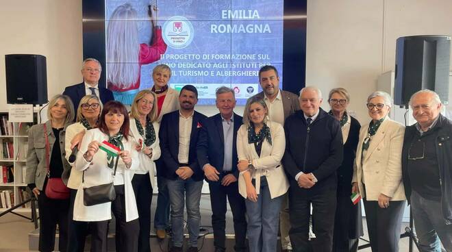 n'immagine dell'inaugurazione della D-Vinoteca all’Istituto Lazzaro Spallanzani di Castelfranco Emilia