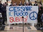 striscione contro la guerra