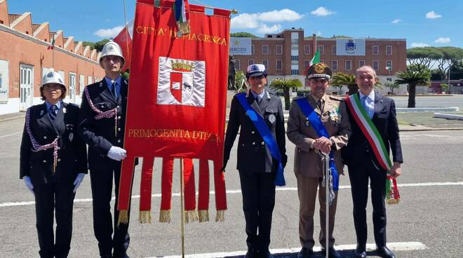 Gonfalone di Piacenza alla cerimonia per la festa dell'Arma Trasporti e Materiali 